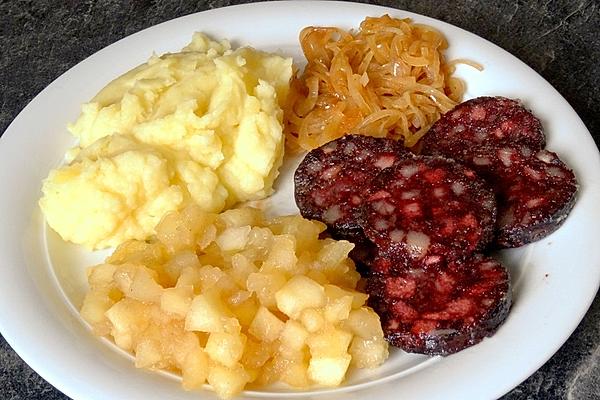 Irresistible Dishes You’d Want To Relish in Germany Himmel un ääd