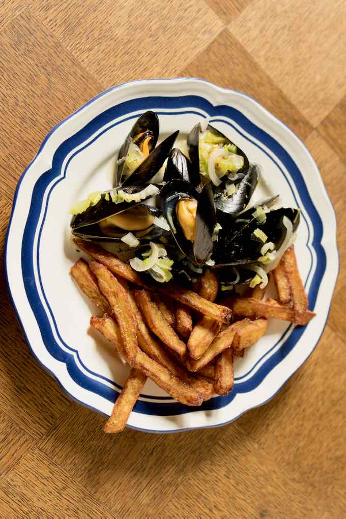 Belgium Food (Irresistible Dishes You’d Want To Relish In 2022)- Moules Frites