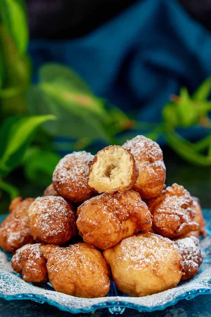 Belgium Food (Irresistible Dishes You’d Want To Relish In 2022) Oliebollen