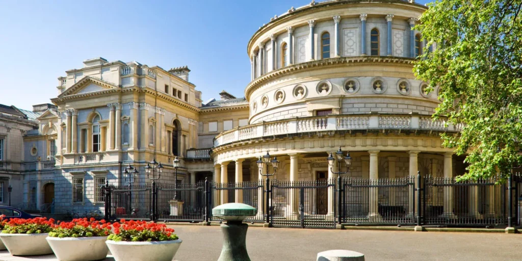 Kildare Street Museums and Houses of Parliament - Places to visit in Dublin (Ireland)