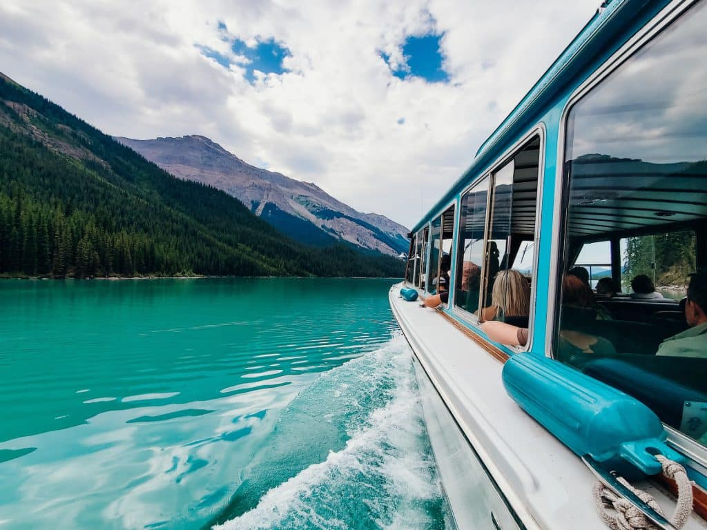 Maligne Lake - Amazing Places to visit in Canada