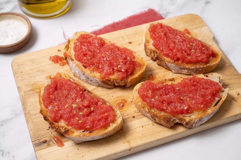 PAN CON TOMATE - Top 20 Irresistible Spanish Food 