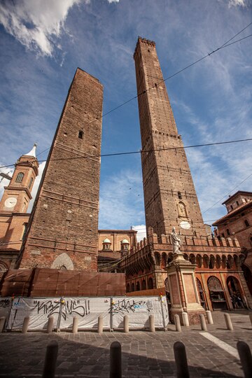 Leaning Tower of Bologna - Things to do in Bologna