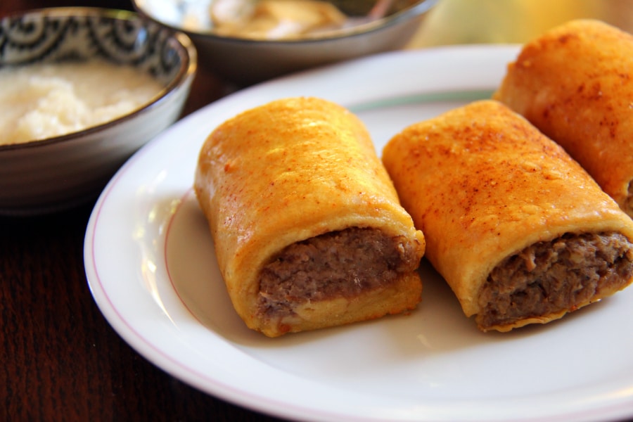 Saucijzenbroodjes en Worstenbroodjes - Top Netherlands Food You Must Try!