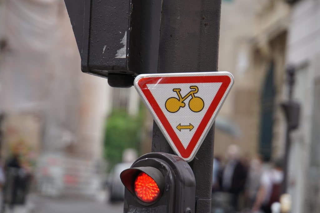 Paris Traffic Lights - Things to KNOW before you VISIT Paris