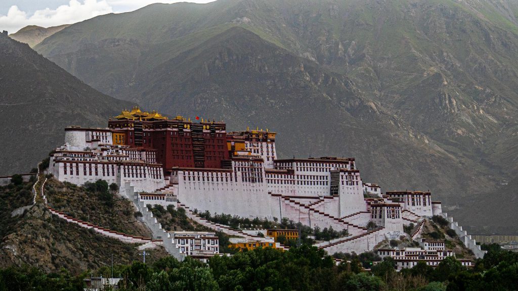  The Potala Palace, Lhasa - Amazing Places to Visit in China