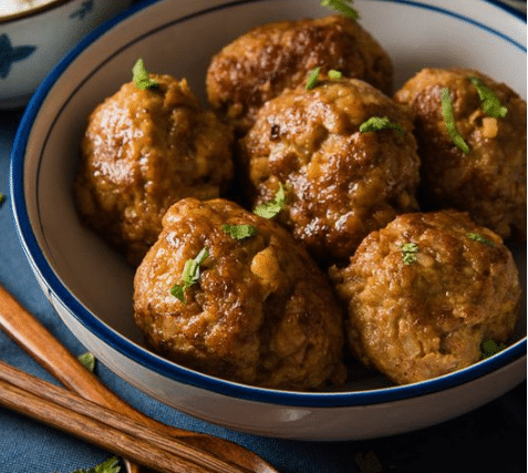 Lion's Head Meatballs - Chinese Traditional Foods