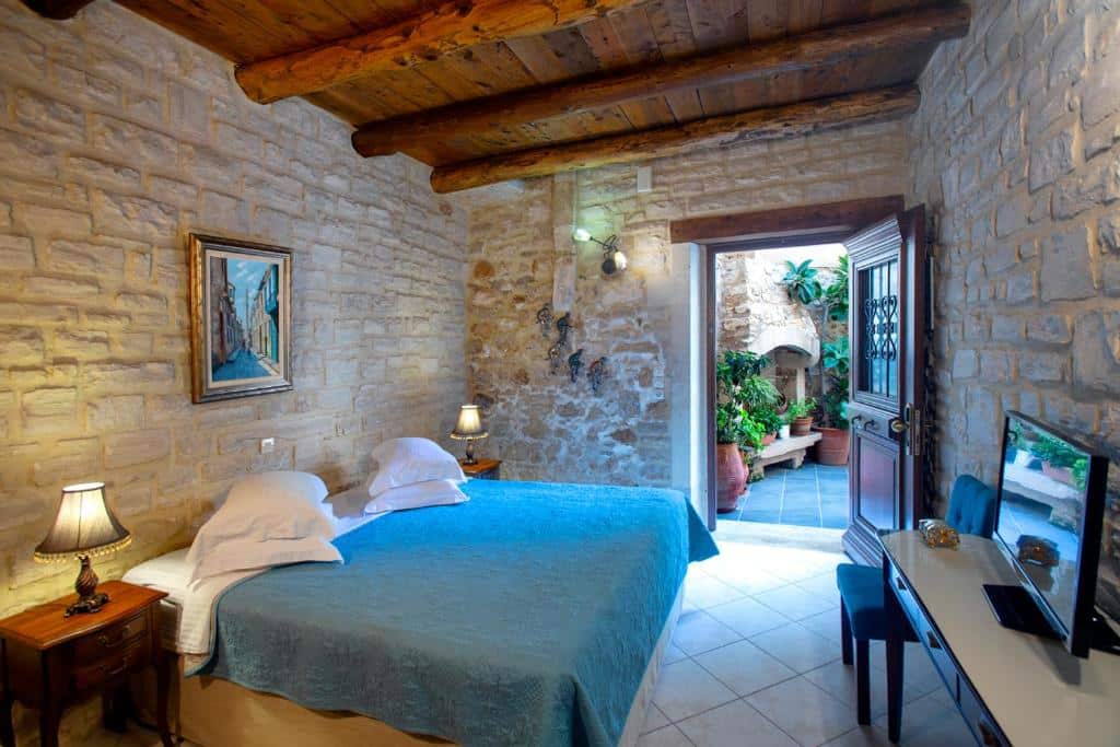  Casa Moazzo Suites & Apartments - Best Accommodations in Crete, Greece