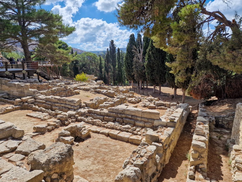 Knossos - Exploring the Beauty of Crete